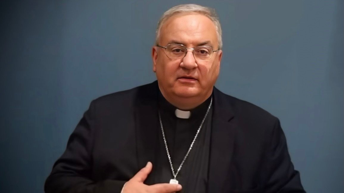 El Arzobispo Michael McGovern lleva un mensaje de esperanza a las familias inmigrantes detenidas en Omaha